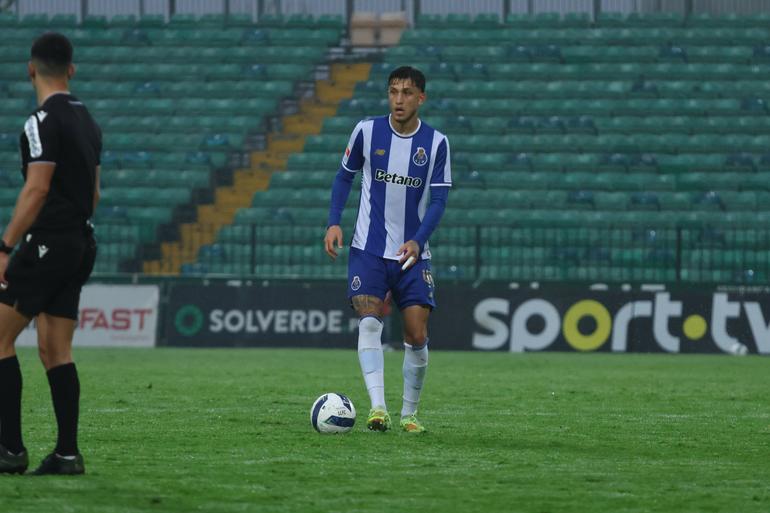 Tiago Silva (FC Porto): à semelhança de Luís Gomes, foi apresentado no Estádio do Dragão com a equipa principal. O médio de 19 anos já esteve várias vezes às ordens de Farioli, estreou-se na elite ainda na época transata e sagrou-se campeão nacional