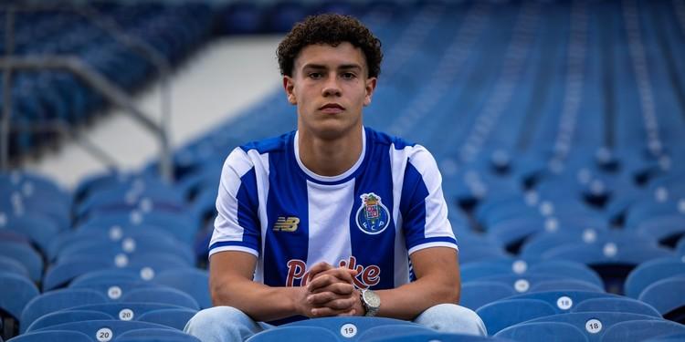 Eduardo Ferreira. Assinou contrato profissional em abril com o FC Porto. Melhor marcador do Campeonato Nacional de sub-19 e, aos 18 anos, já faturou ao serviço da equipa B - Foto: FC Porto