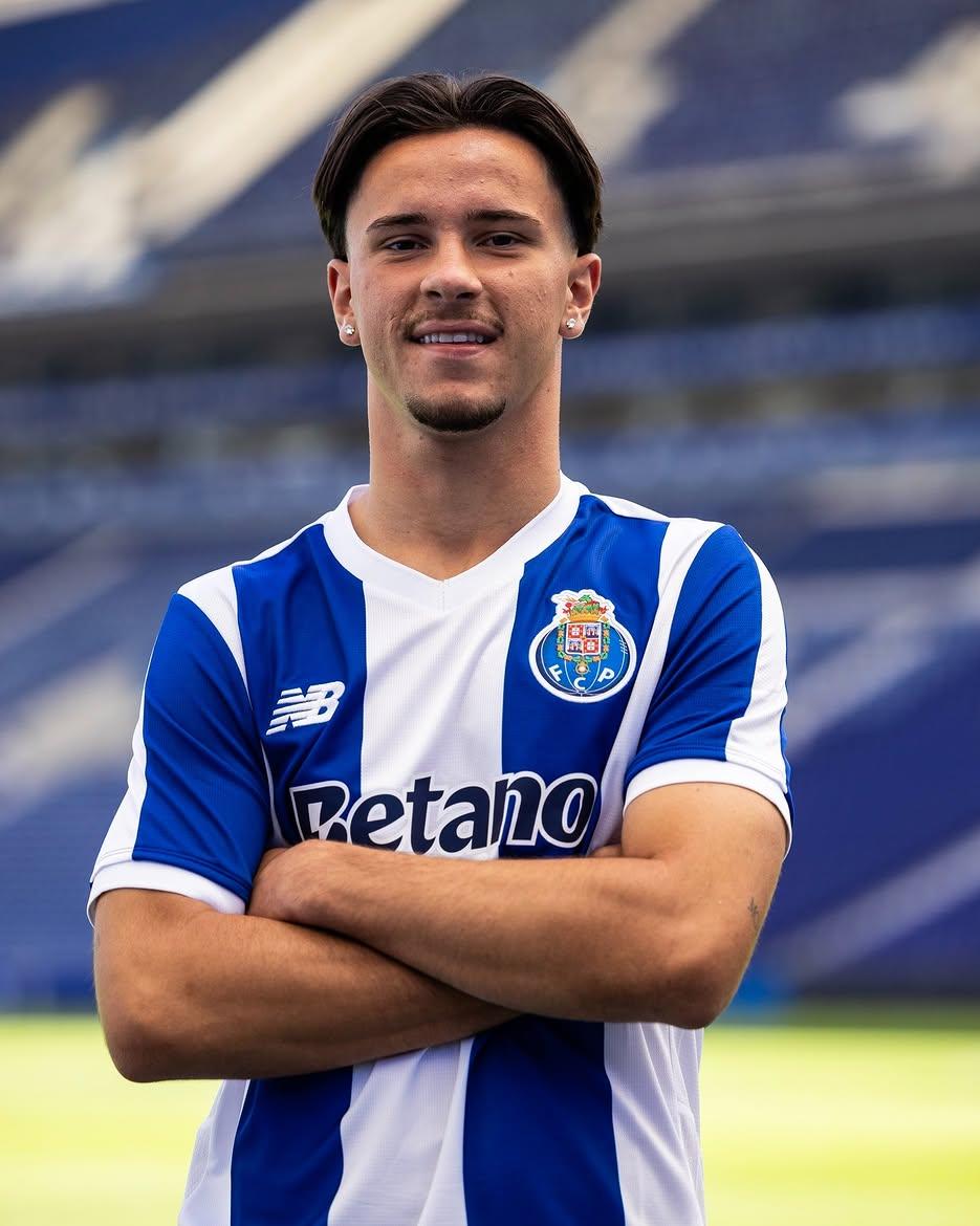 Yoan Pereira. Lateral-esquerdo de 18 anos. Campeão da Europa e do Mundo por Portugal de sub-17. Renovou em maio com o FC Porto até 2031. Tem dividido utilização entre a equipa B e os juniores - Foto: FC Porto