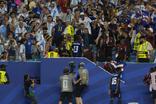 O abraço de Sidny à namorada - Foto: IMAGO