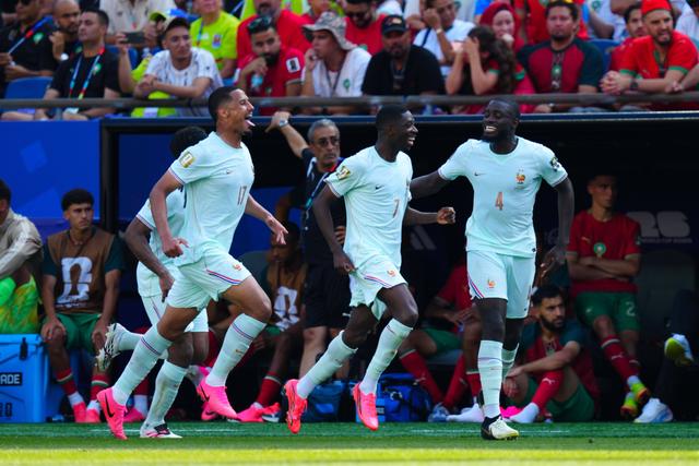 VÍDEO: Dembélé faz o segundo e deixa a França com um pé nas meias-finais