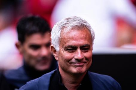 José Mourinho deixa mensagem aos benfiquistas à saída para Madrid