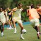 Ferro com bola no treino desta quinta-feira, na Amoreira - Foto: Facebook/ Estoril SAD