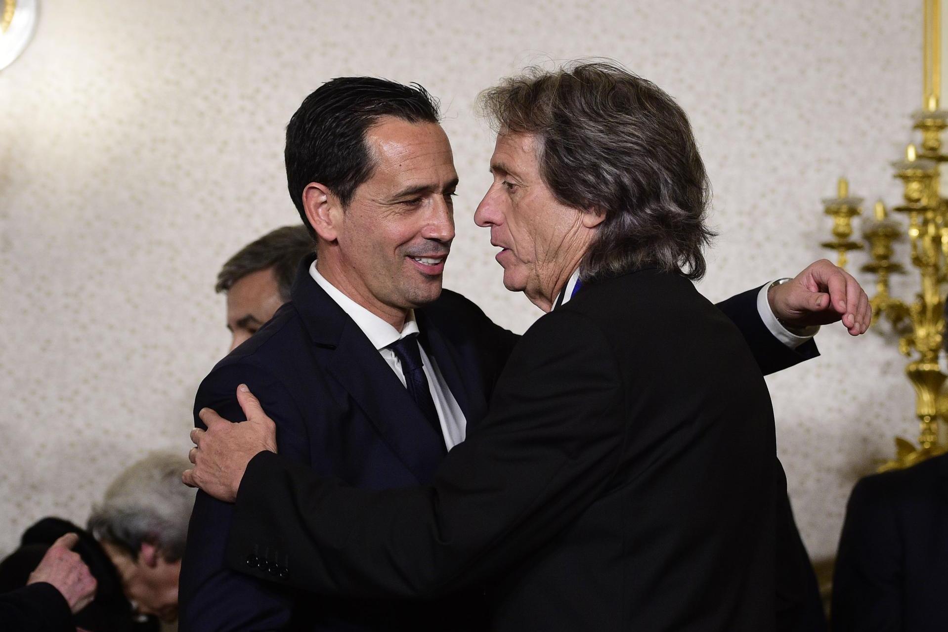 Jorge Jesus passa a sentar-se na cadeira que foi de Roberto Martínez