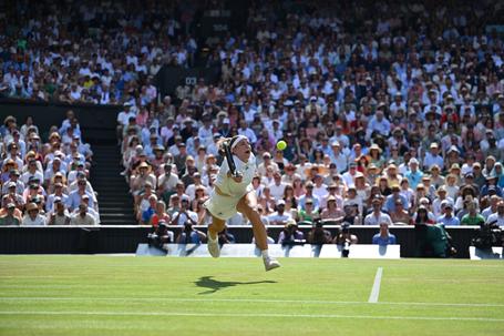Wimbledon: Muchová bate Coco Gauff e é a primeira finalista