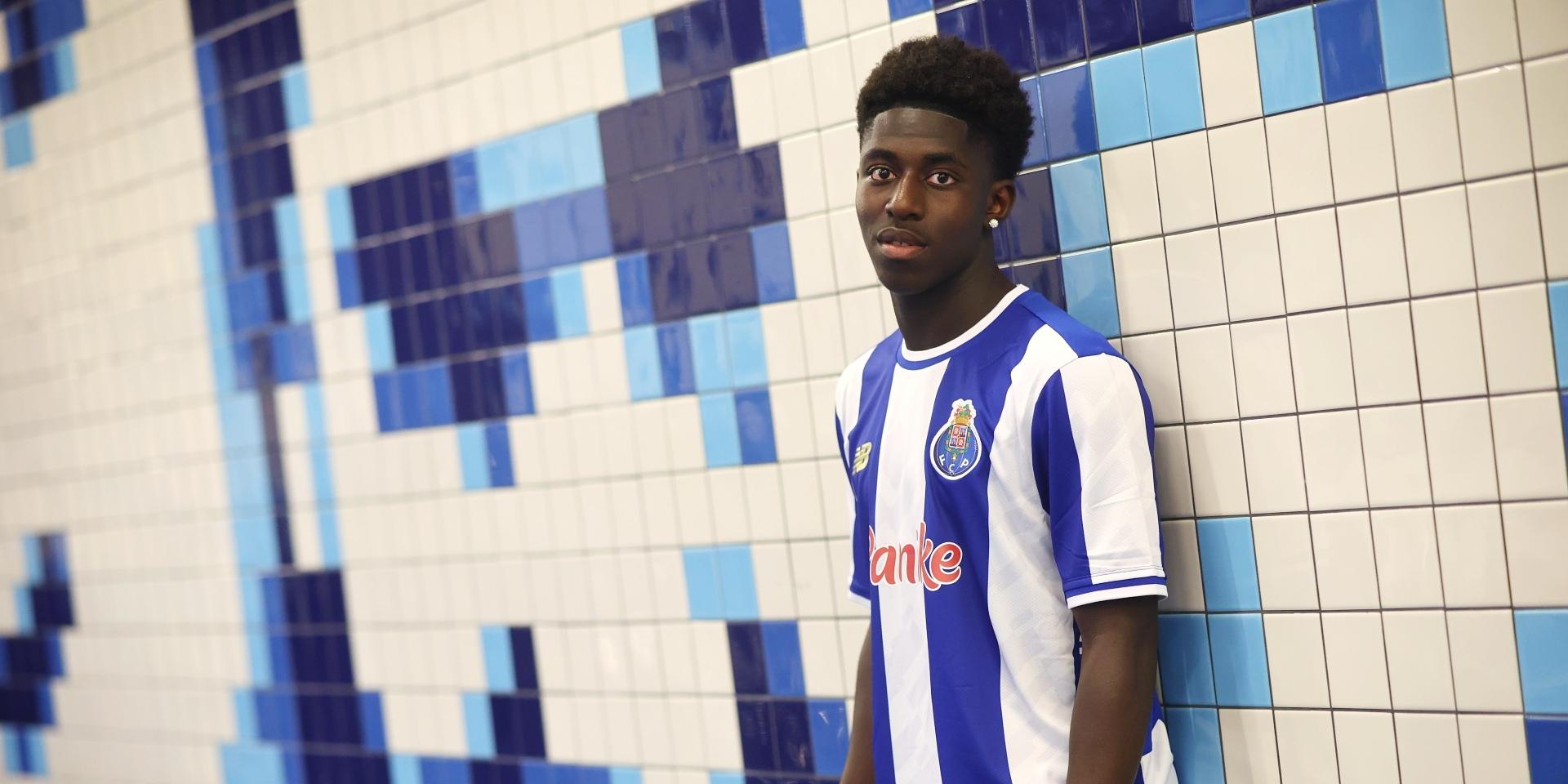 Tcherno Jamanca. Assinou contrato profissional com o FC Porto há cerca de um ano. O avançado, nascido no Senegal, em 2009, fez 35 golos em 30 jogos nos sub-17 do FC Porto. Já se estreou nos sub-19 - Foto: FC Porto