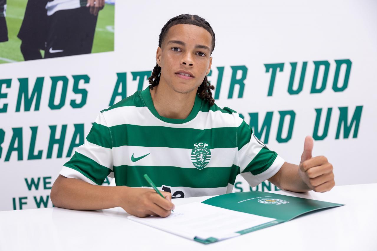 Diego Farinha. Médio de 16 anos. Assinou recentemente contrato profissional com o Sporting. Jogou nos sub-17 na época passada e fez sete golos e duas assistências - Foto: Sporting CP