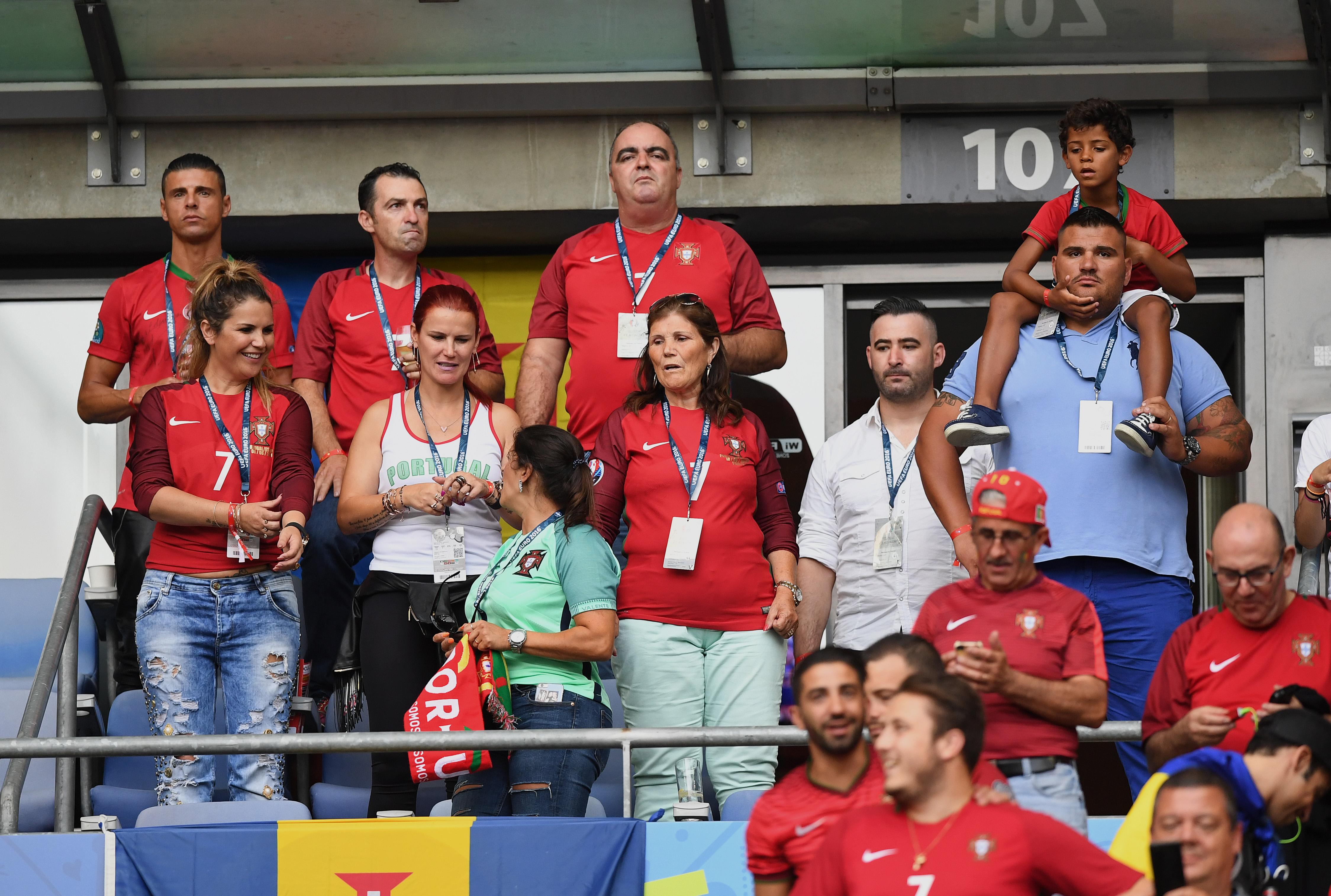 Família de Cristiano Ronaldo no Stade de France (foto: Miguel Nunes)