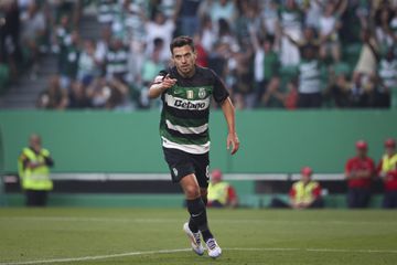 Vídeo: erro monumental de Jhonatan e tirem o chapéu a Pedro Gonçalves (2-0)