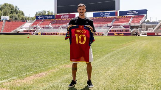 Oficial: Diogo Gonçalves ruma à MLS e dá dinheiro… ao Benfica