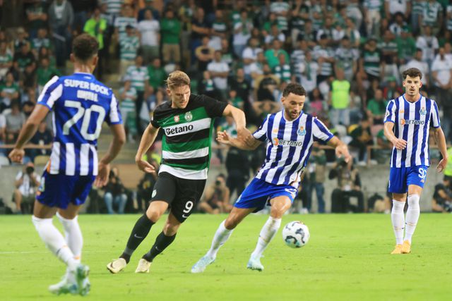 Ergam as bandeiras, toquem os clarins, afinem as gargantas: a festa do futebol está a começar