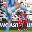 Atlético Madrid vence Newcastle desfalcado