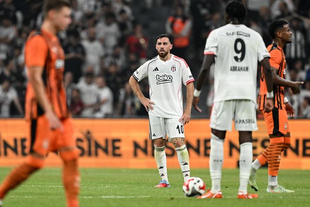 «Valores por Osimhen e Kokçu são uma loucura, mas é bom para o campeonato»