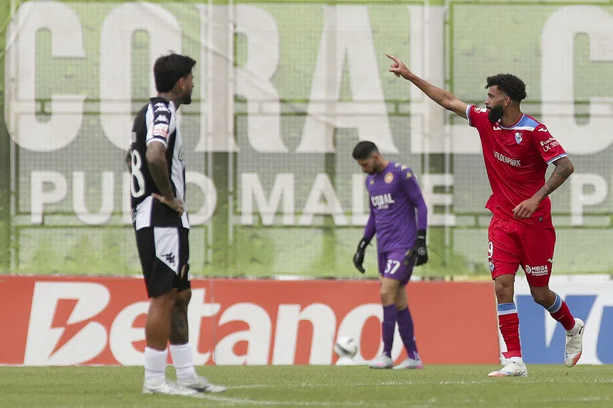 Galo volta a cantar! Choupana em CHOQUE