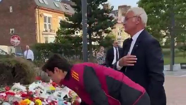 Ranieri e Dybala prestam homenagem a Diogo Jota em Anfield