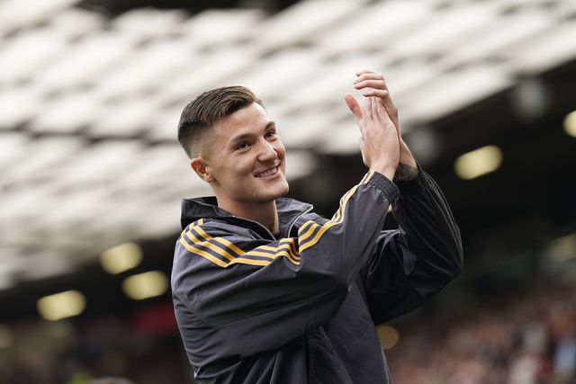 Sesko cumprimentou adeptos do Manchester United em Old Trafford