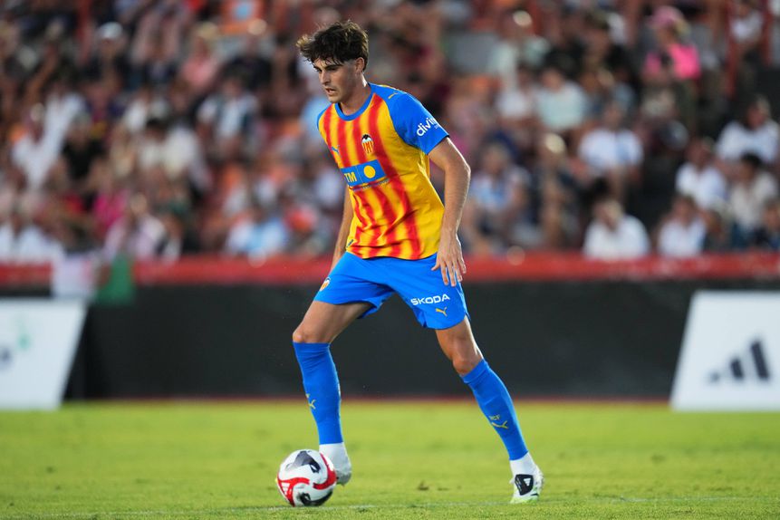 Javi Guerra, médio do Valência