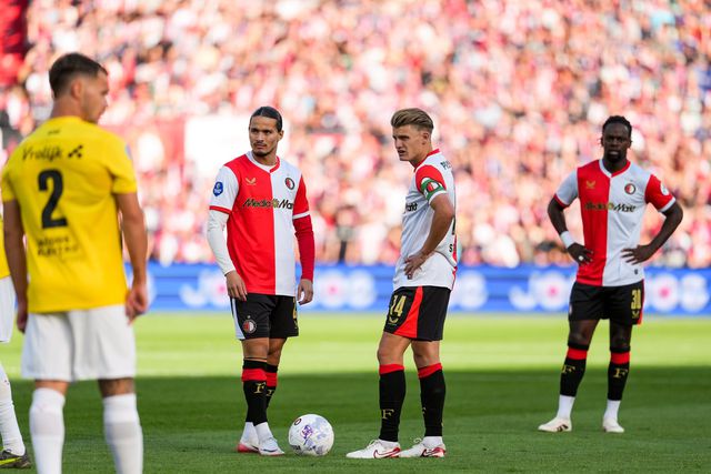 Alvo do Benfica ajuda Feyenoord a entrar na Eredivisie com o pé direito