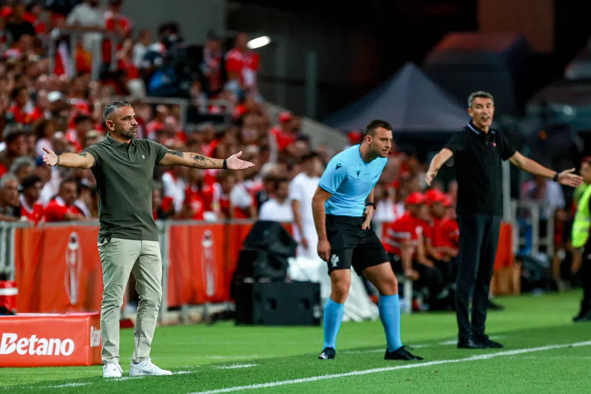 Lage insulta árbitro! Sporting contra-ataca já