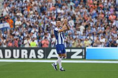 Luuk de Jong foi apresentado no Dragão para espanto de todos (Foto: Catarina Morais/Kapta+)