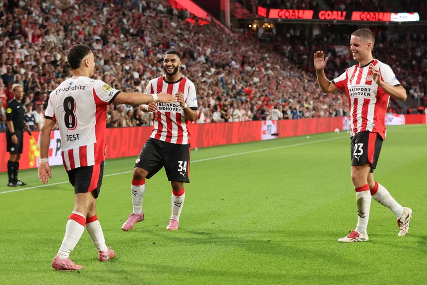 PSV esmaga Sparta! Tri à vista?