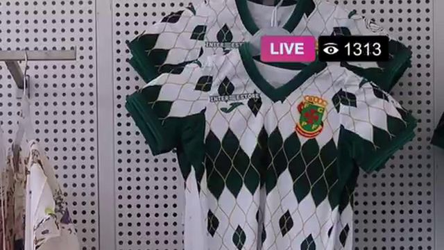 Paços de Ferreira imita diretos de venda de roupa para apresentar nova camisola