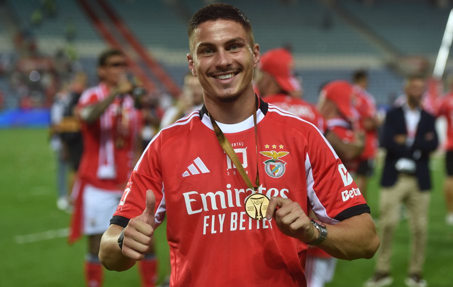 Ivanovic recebeu medalha da conquista da Supertaça apesar de não ter jogado