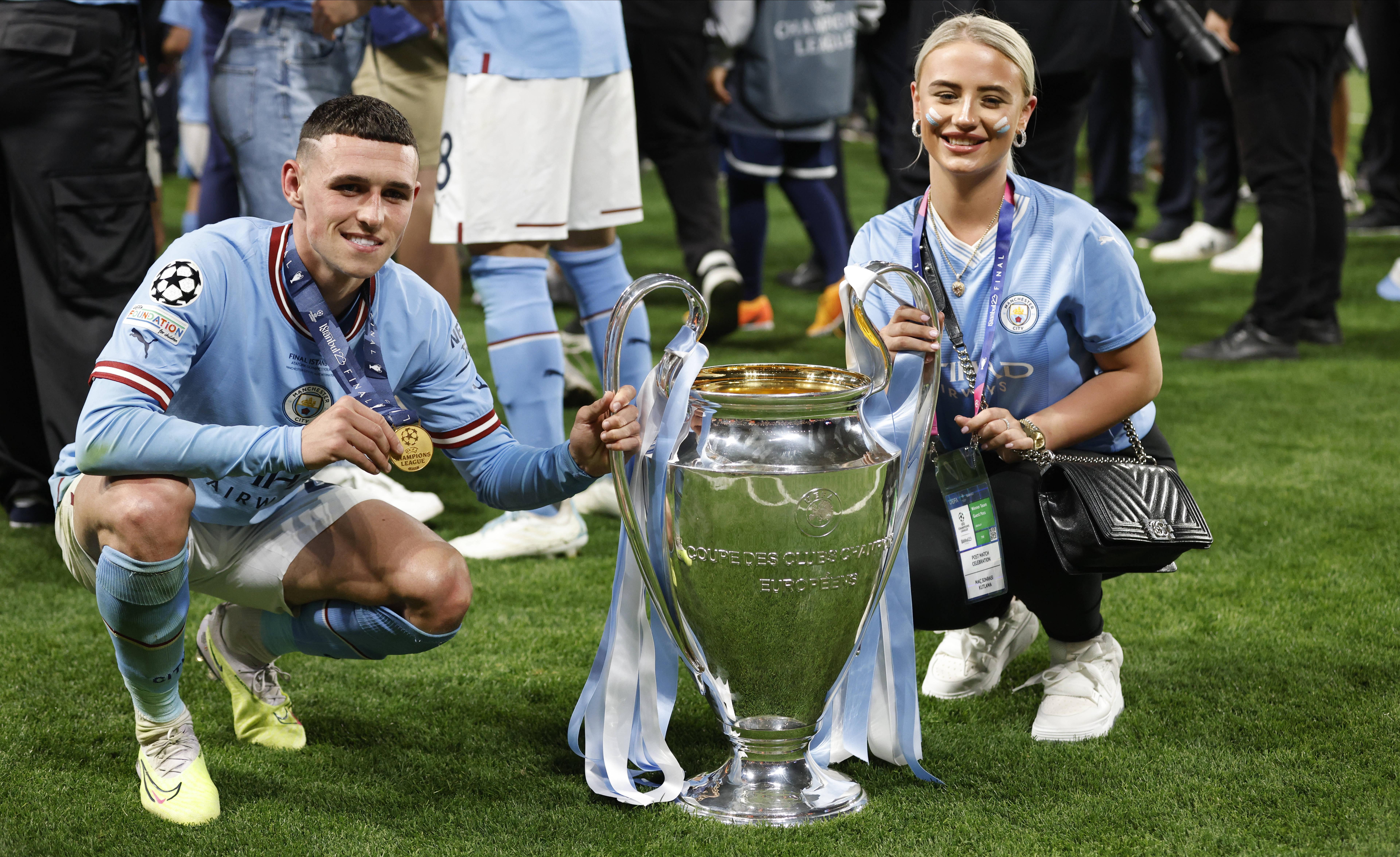 Phil Foden e a namorada Rebecca Cooke. IMAGO