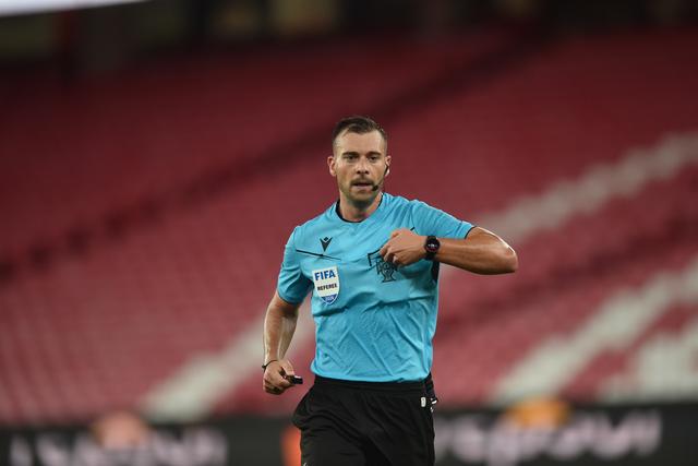 Durán foi protestar com o árbitro no final do jogo