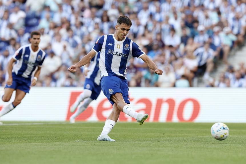 Gabri Veiga marcou o segundo penálti da tarde no Dragão. Foto Estela Silva/LUSA