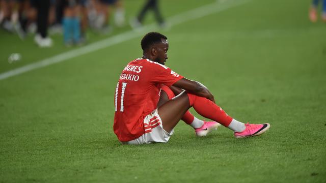 Pedro Henriques analisa bola de Lukebakio na linha de golo