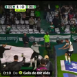 Vídeo: cai no túnel para os balneários a festejar golo… que é anulado