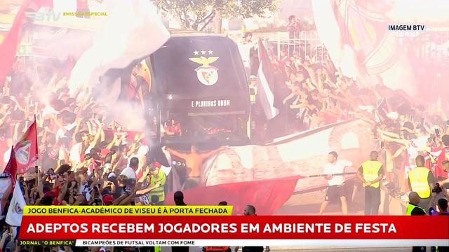 A ambiente na Luz na chegada do autocarro do Benfica