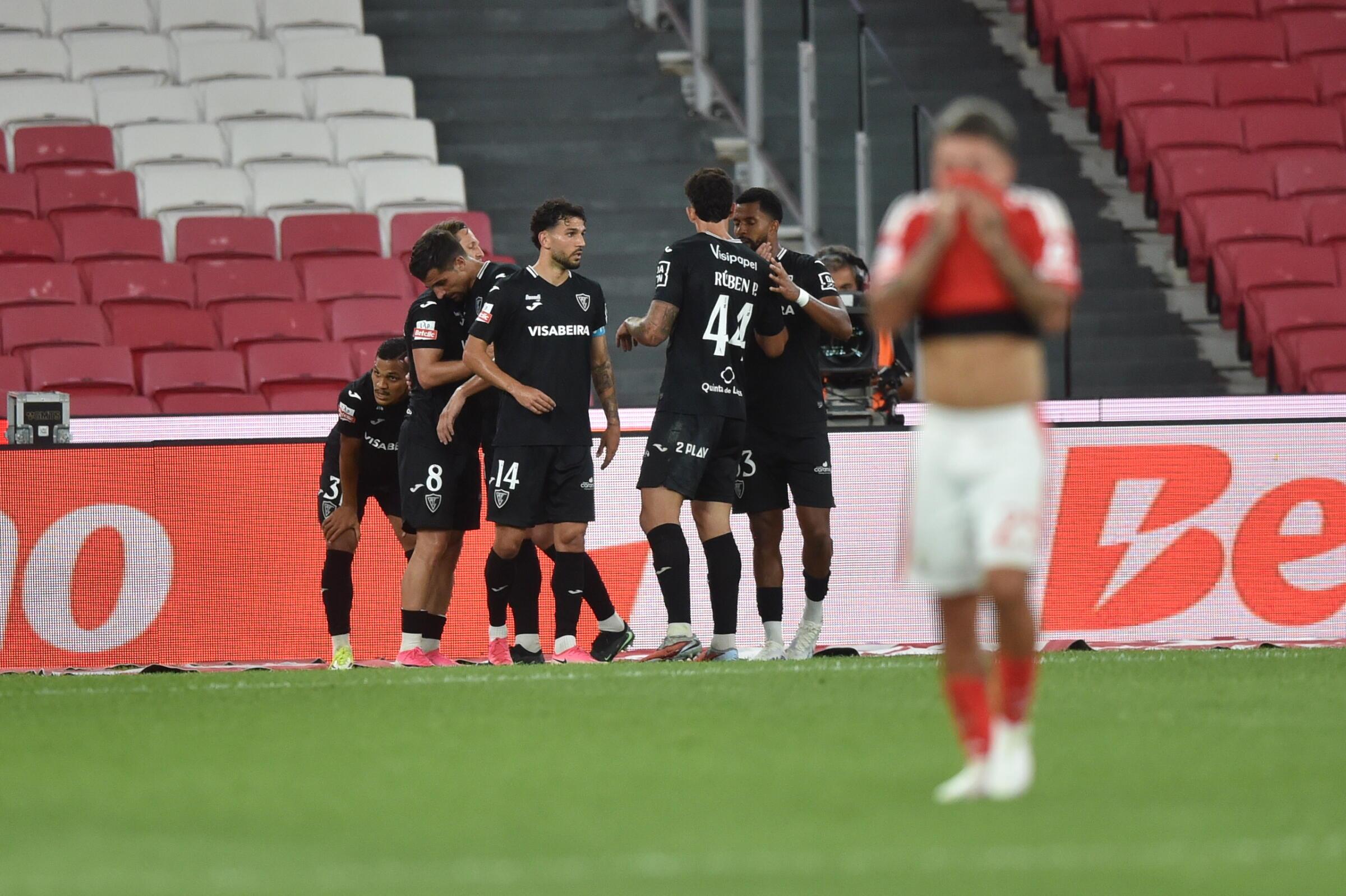 Reações ao golo de André Clóvis no Benfica-Académico de Viseu (Foto: Miguel Nunes)