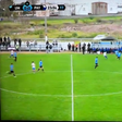 Vídeo: chutão para fora do estádio provoca… acidente na estrada