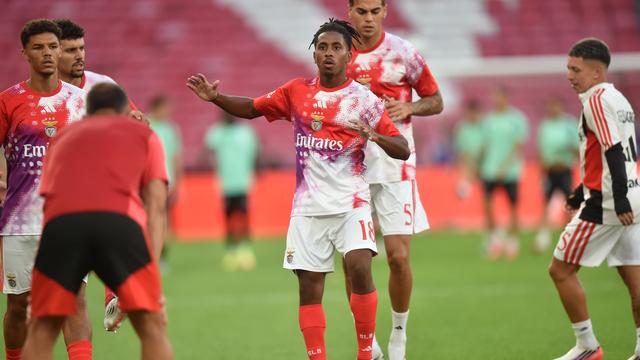 Leandro Barreiro, médio titular dos encarnados, aquece na Luz antes do Benfica-Ac. Viseu - FOTO: Miguel Nunes