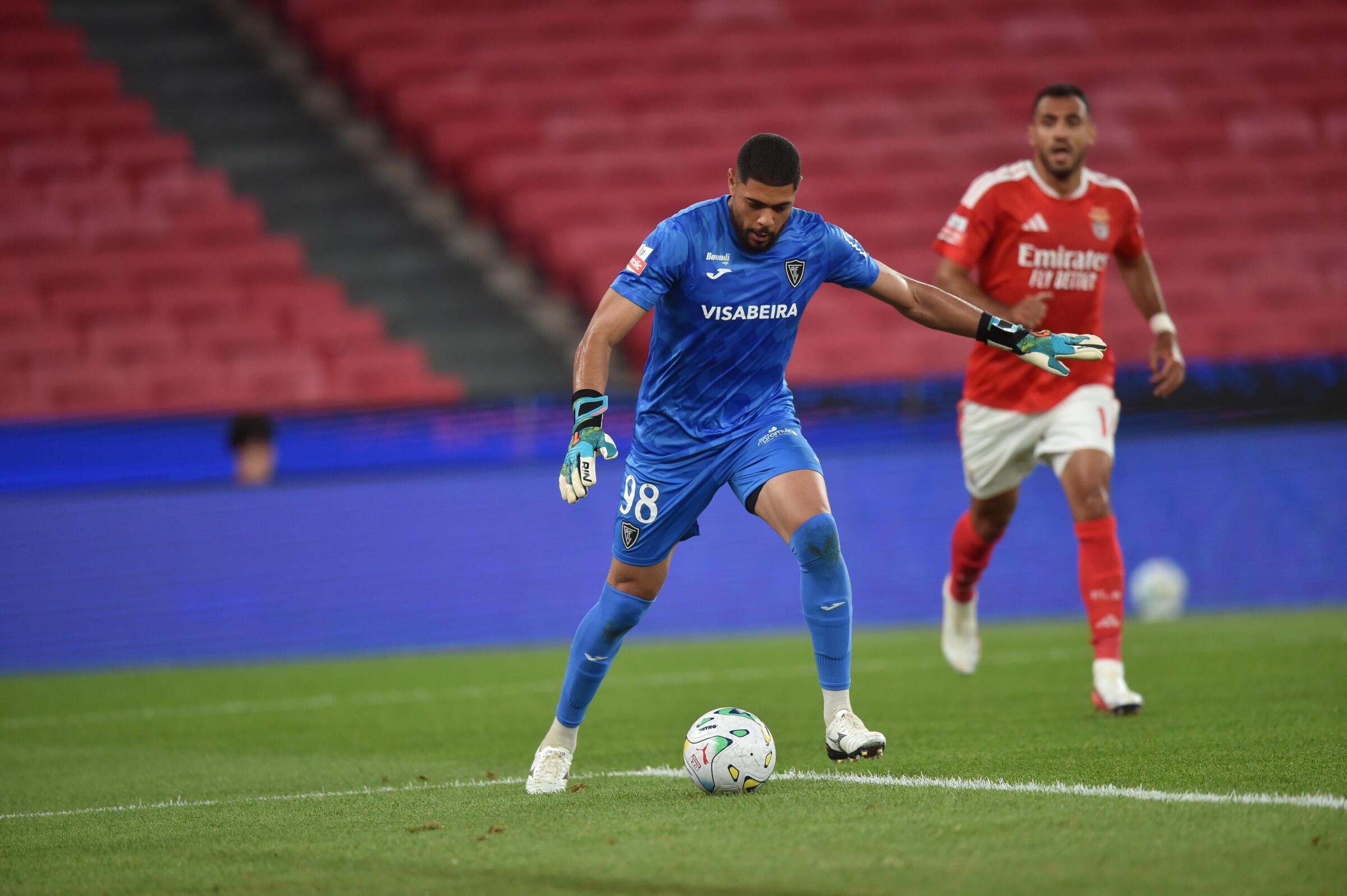 Ewerton no Benfica-Académico de Viseu (Foto: Miguel Nunes)