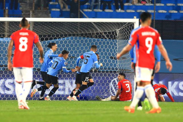 Uruguai de Ugarte e Darwin também vence na estreia na qualificação