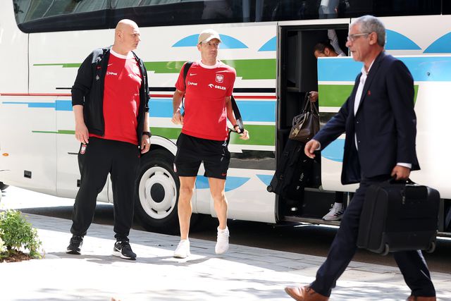 Polónia de Fernando Santos a lutar pelo acesso direto