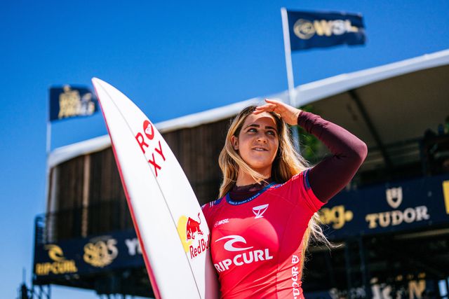 Caroline Marks e Filipe Toledo sagram-se campeões do mundo de surf