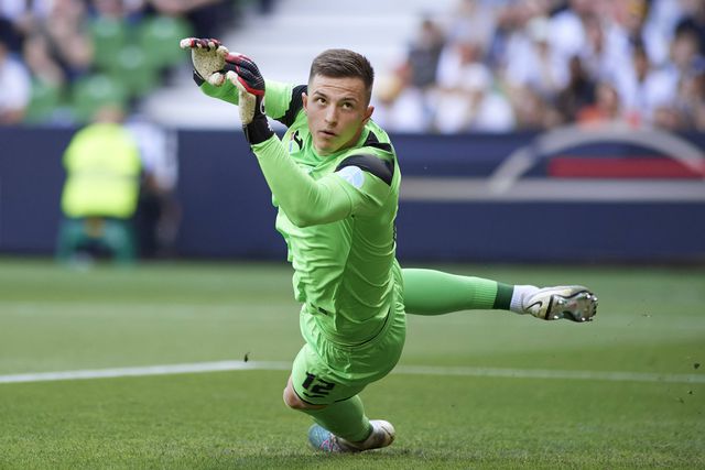 Mais quatro internacionais no treino do Benfica