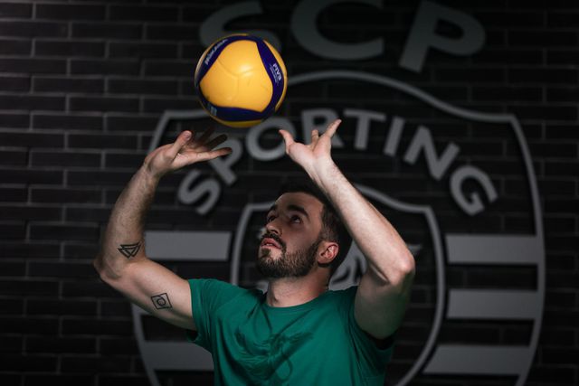 Voleibol: internacional brasileiro é reforço do Sporting