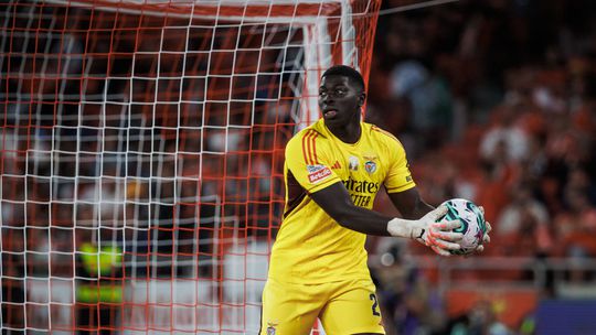 Há razão para Samuel Soares destronar Trubin na baliza do Benfica