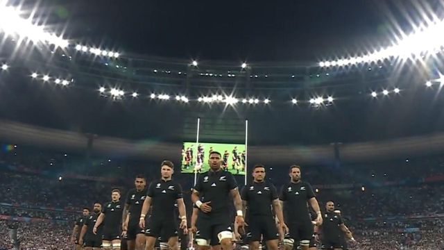 O impressionante haka que abriu o França-Nova Zelândia e o Mundial de râguebi