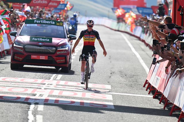 Vuelta: Evenepoel volta a vencer etapa, Kuss mantém liderança