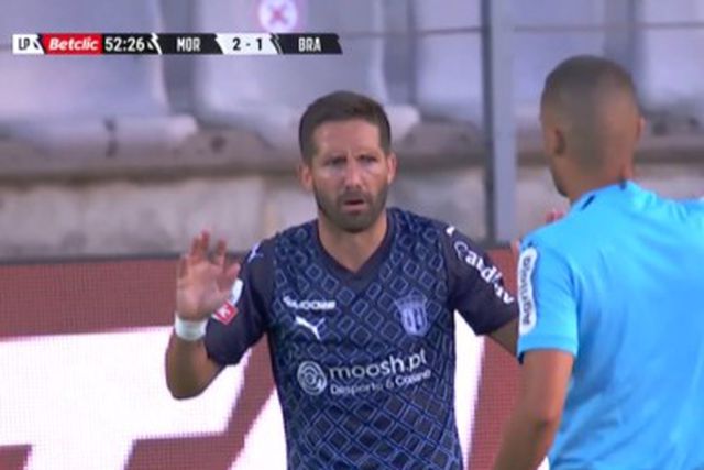 VAR reverte expulsão de Moutinho