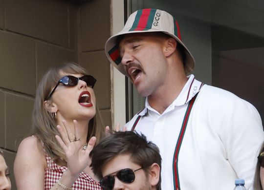 VÍDEO: Taylor Swift foi à final do US Open e acabou a fazer… um dueto de karaoke