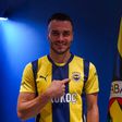 Oficial: Kostic é reforço para José Mourinho
