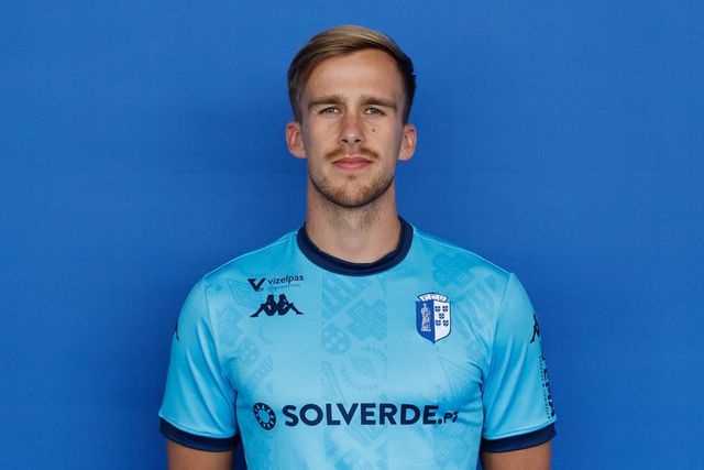 Vizela reforça defesa com central neerlandês