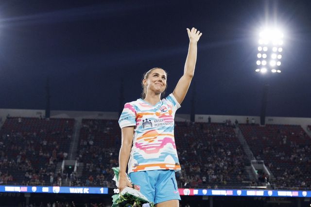 Alex Morgan emocionada no adeus aos relvados (vídeos)